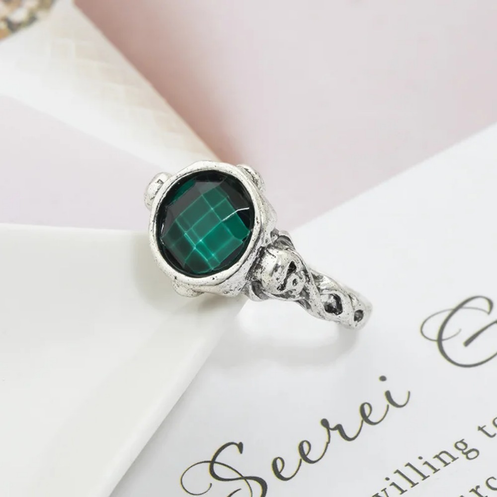 جديد خمر المتخصصة الكلاسيكية ق - مراجعة Gothic Skull Ring وسعره