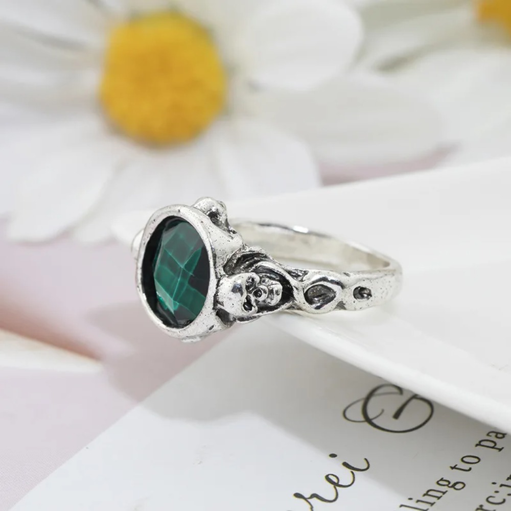 جديد خمر المتخصصة الكلاسيكية ق - مراجعة Gothic Skull Ring وسعره