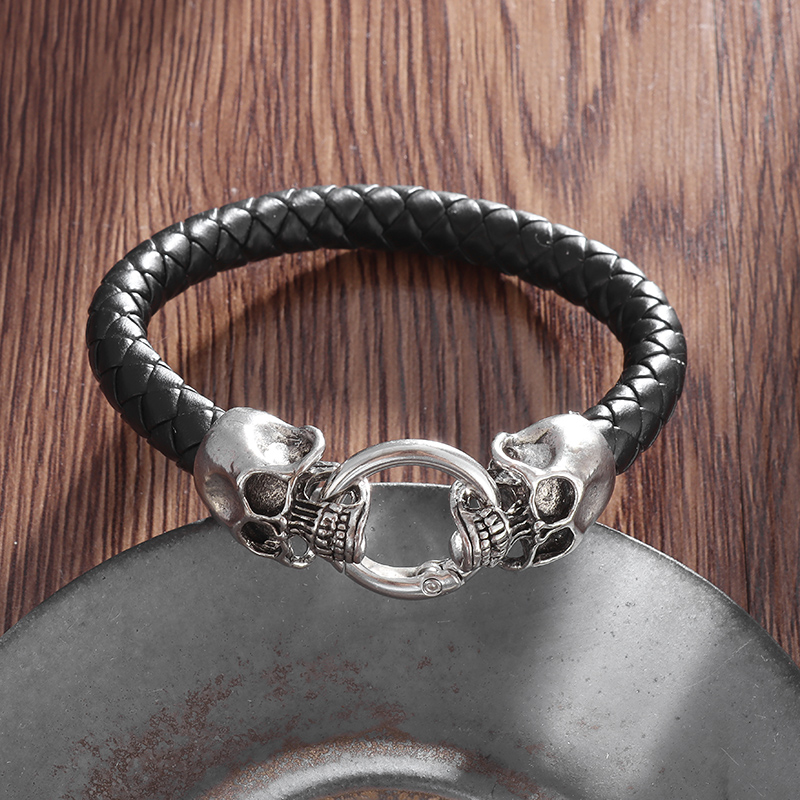 القوطية مزدوجة الجمجمة الأسود  - مراجعة Gothic Skull Ring وسعره