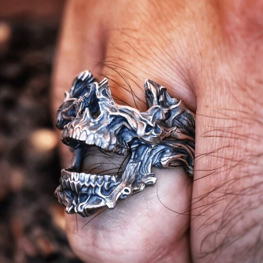 خاتم قديم الطراز على شكل قناع  - مراجعة Gothic Skull Ring وسعره