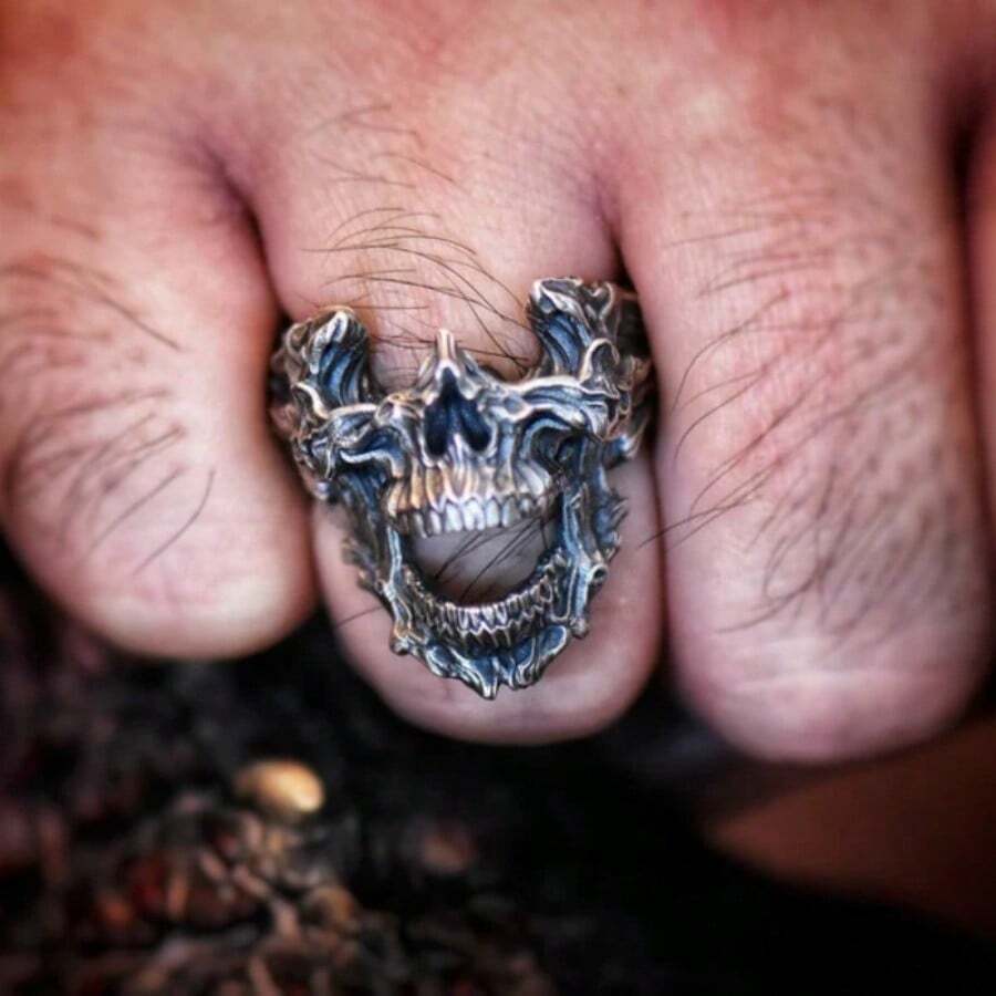 خاتم قديم الطراز على شكل قناع  - مراجعة Gothic Skull Ring وسعره