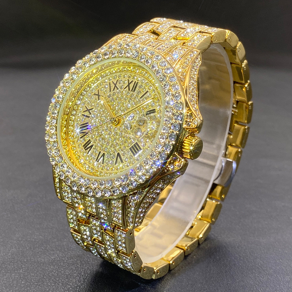 ساعة يد كبيرة ذهبية وفضية وسود - مراجعة Stones Watches & Jewelry In Sweden Ab وسعره