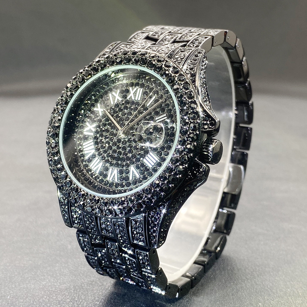 ساعة يد كبيرة ذهبية وفضية وسود - مراجعة Stones Watches & Jewelry In Sweden Ab وسعره